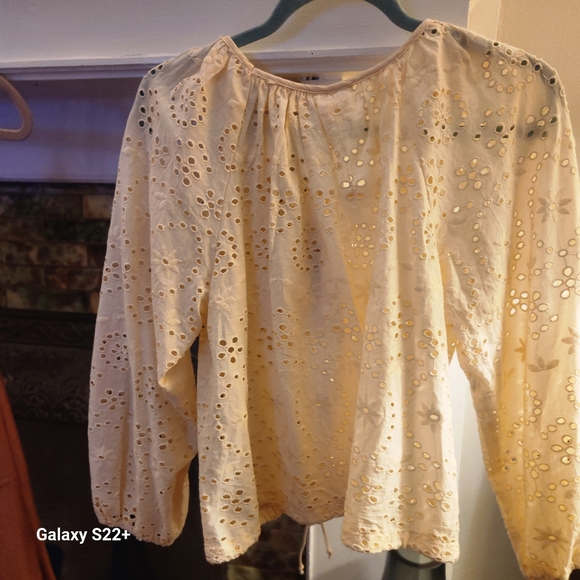 JOIE NWT med cream colored eyelet embroidered top. - Picture 5 of 14